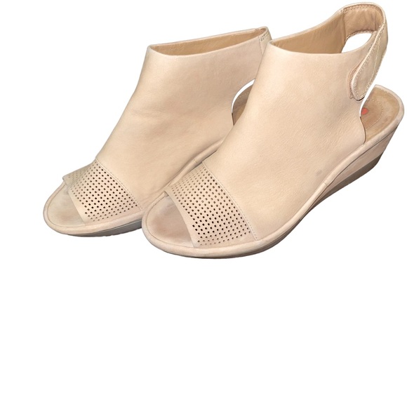 Unstructured By Clark’s Wynnmere Abie Tan Sand Nubuck Wedge Open Toe Comfort 8 - Picture 1 of 9